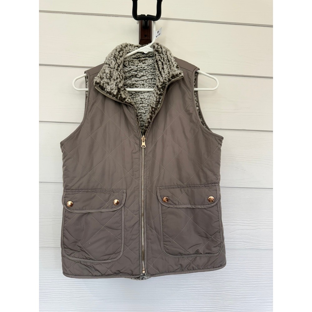 #B- 016- Thread & Supply Reversible Quilted Sherpa Vest Taupe Brown Grey Small